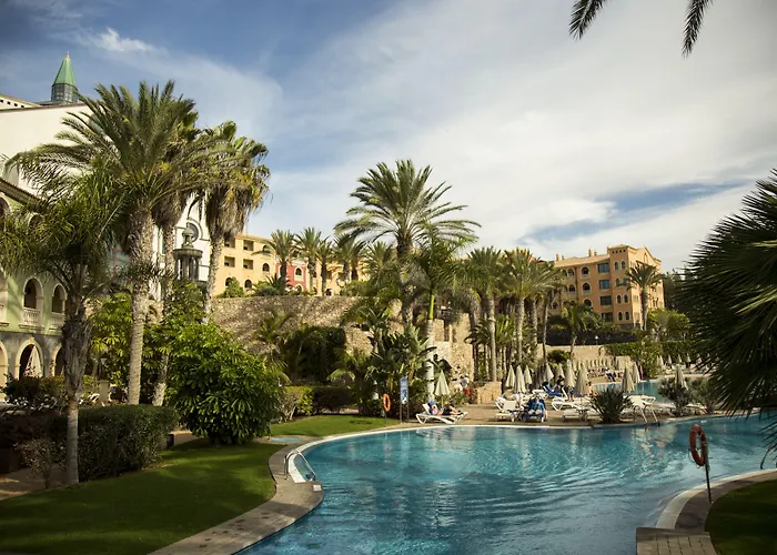 R2里卡尔马酒店