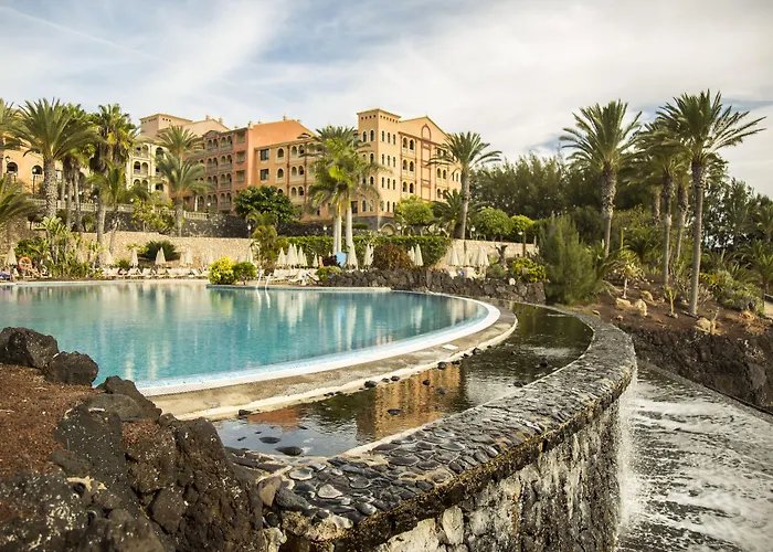 R2里卡尔马酒店 酒店 4*